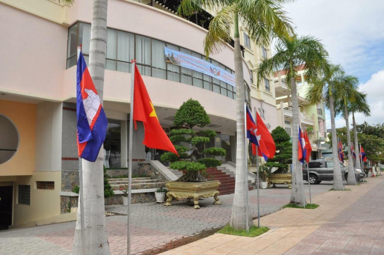 Chau Pho Hotel Чау-Док Экстерьер фото