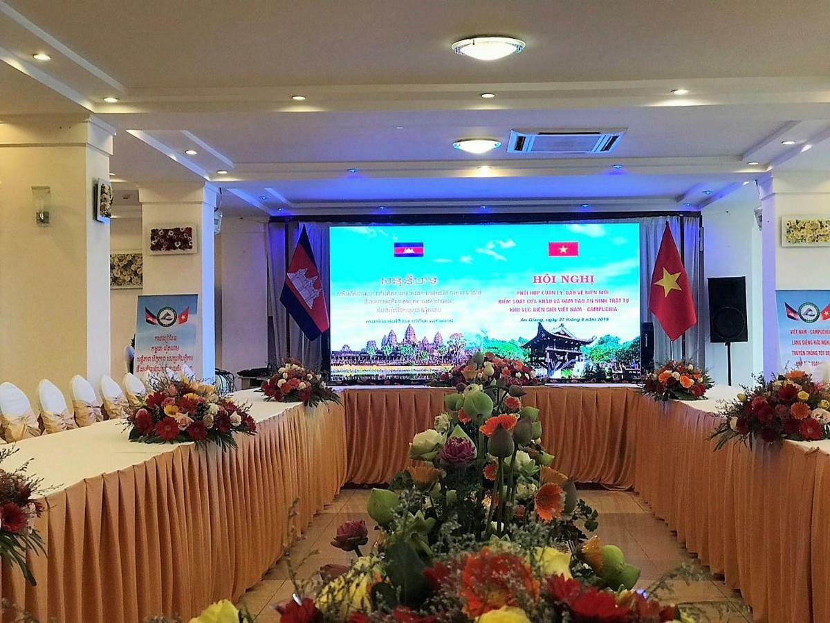 Chau Pho Hotel Чау-Док Экстерьер фото